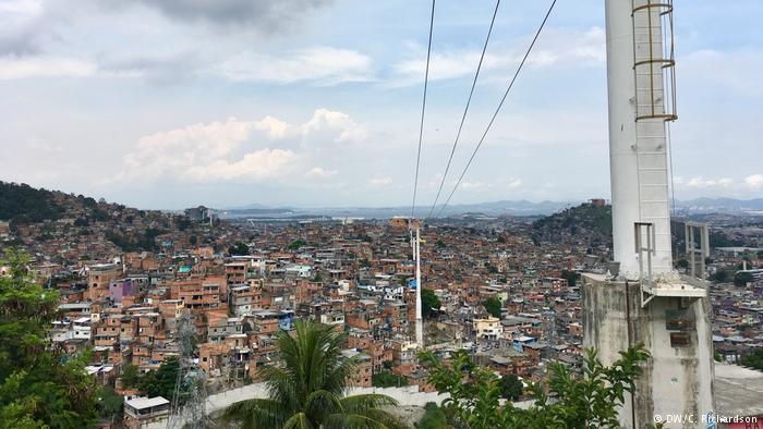 Rio hits the brakes on controversial favela cable car